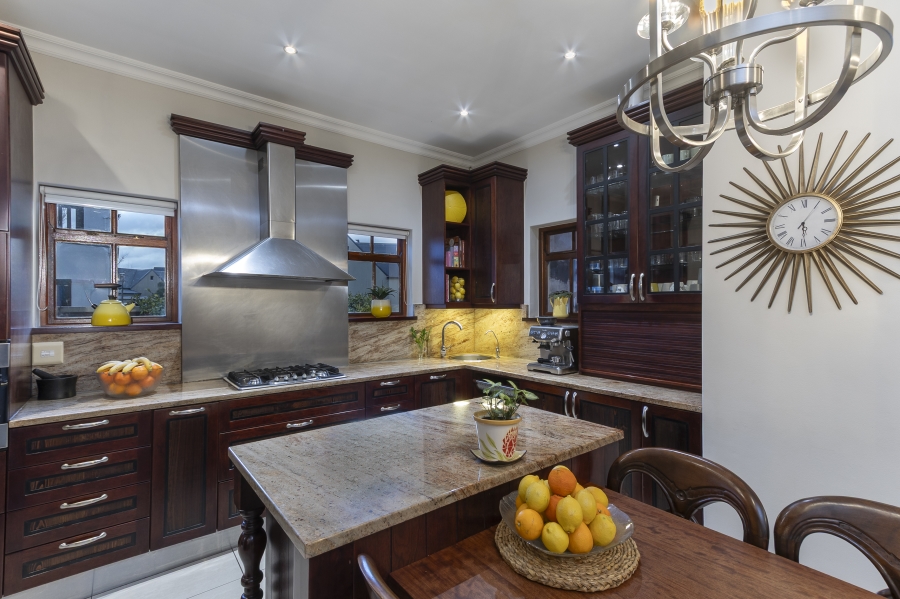 5 Bedroom Property for Sale in De Wijnlanden Residential Estate Western Cape